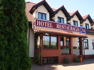 Отель Hotel Restauracja Jola Zasutowo-0